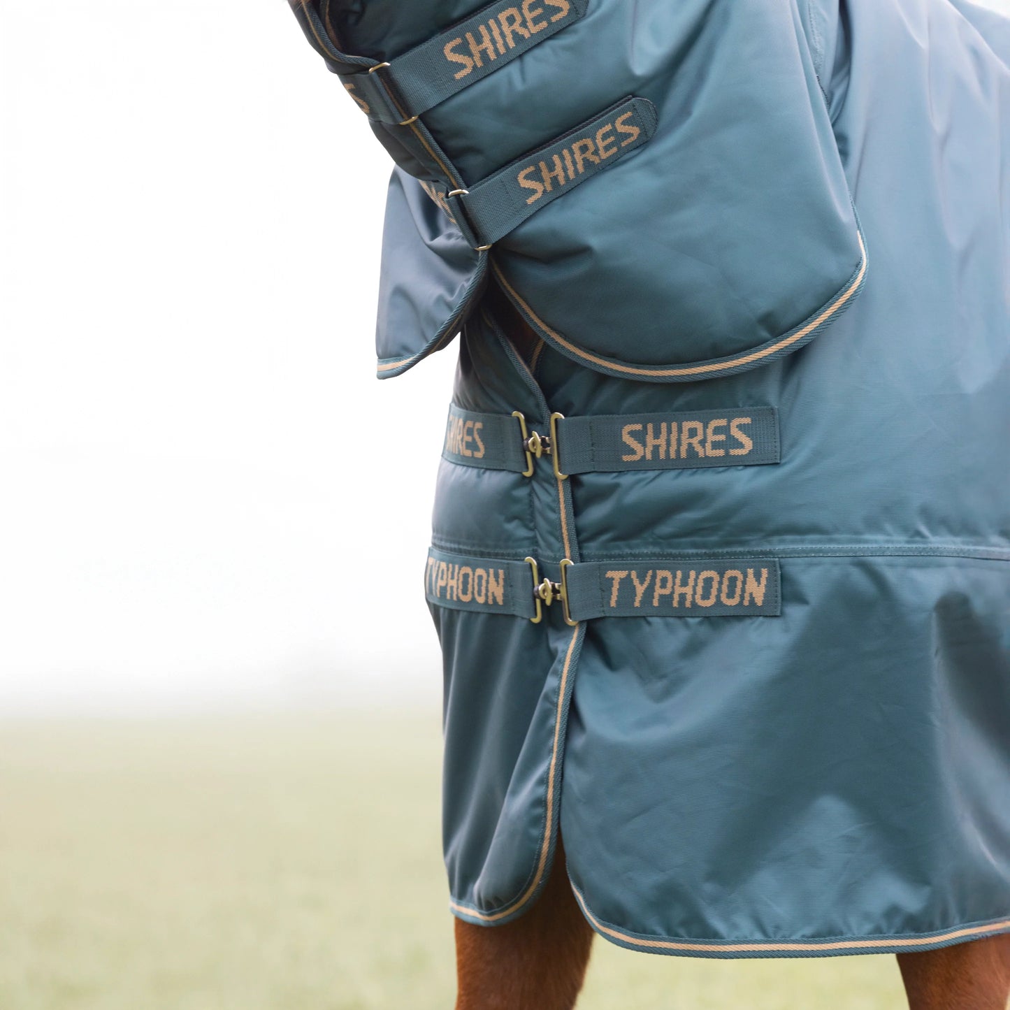 Typhoon 200 Combo Turnout Rug